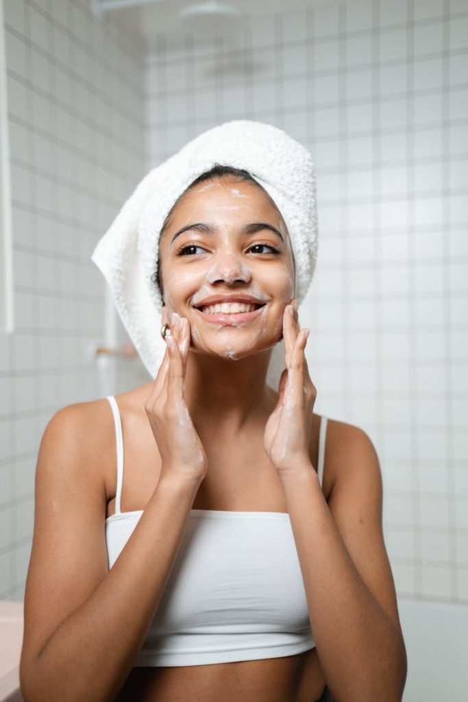 cleaning the skin تنظيف البشرة