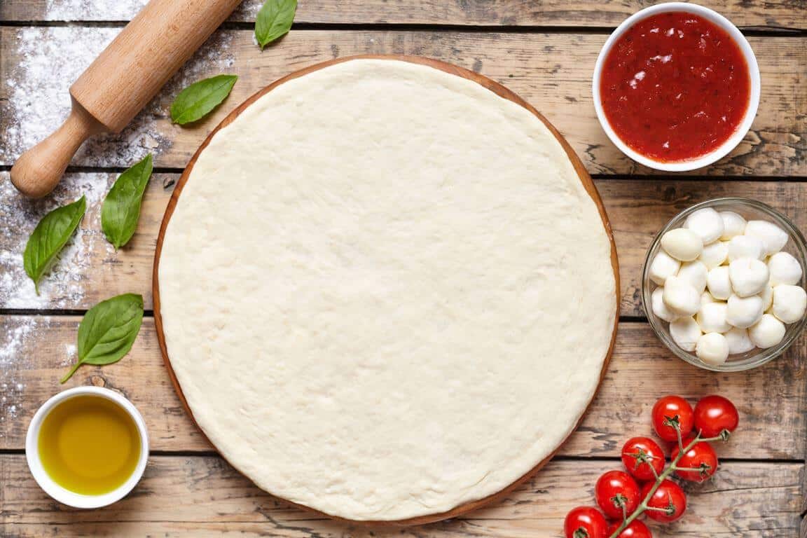 طريقة تحضير عجينة البيتزا بخطوات سهلة وسريعة