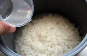 الأرز المطحون للبشرة