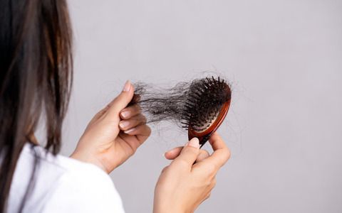 افضل علاج ثعلبة الشعر  | 10 وصفات علاجية دوائية وطبيعية للتخلص من مرض الثعلبة