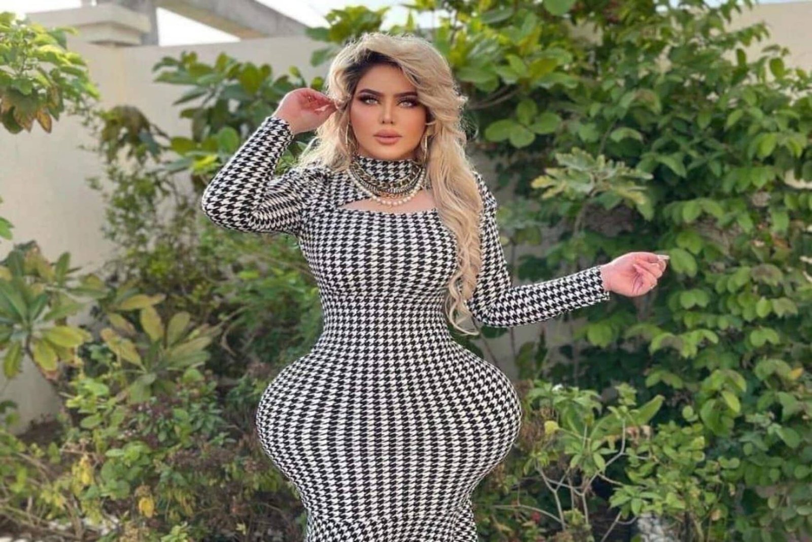 من هي مروة راتب ويكيبيديا - الحكم 5 سنوات على مروة راتب وغرامة 500 الف درهم