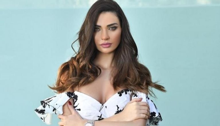 من هي داليدا خليل التي ظهرت مع عمرو دياب - 10 معلومات عن داليدا خليل وكم عمرها